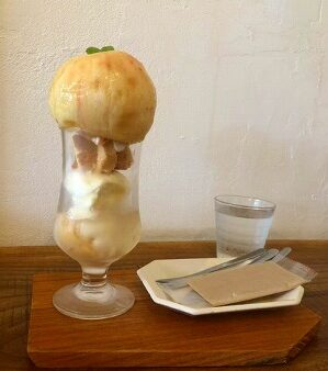 ももパフェ、食べてきました ‼　[ 貿易部　村山 ]　2025/8/28